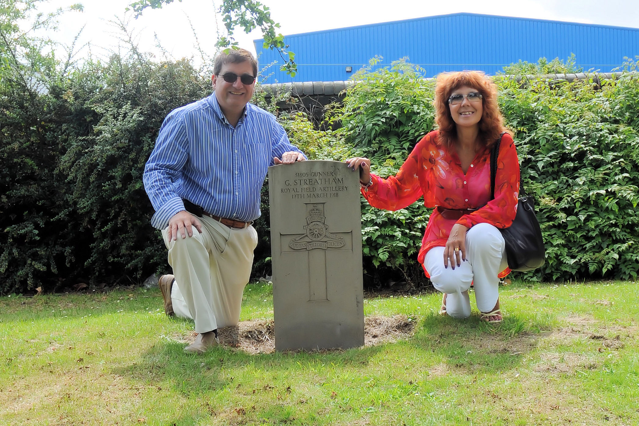 Photo of Steatham Visits - Darlaston 13th June 2009 - Nigel & Liz at George Steatham's grave